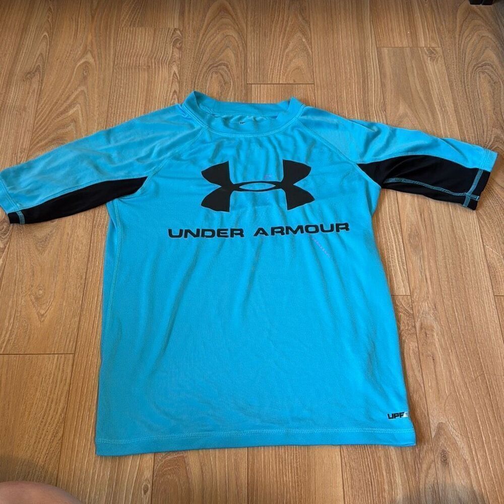 Under armour boys blue half sleeve rashguard top size‎ medium